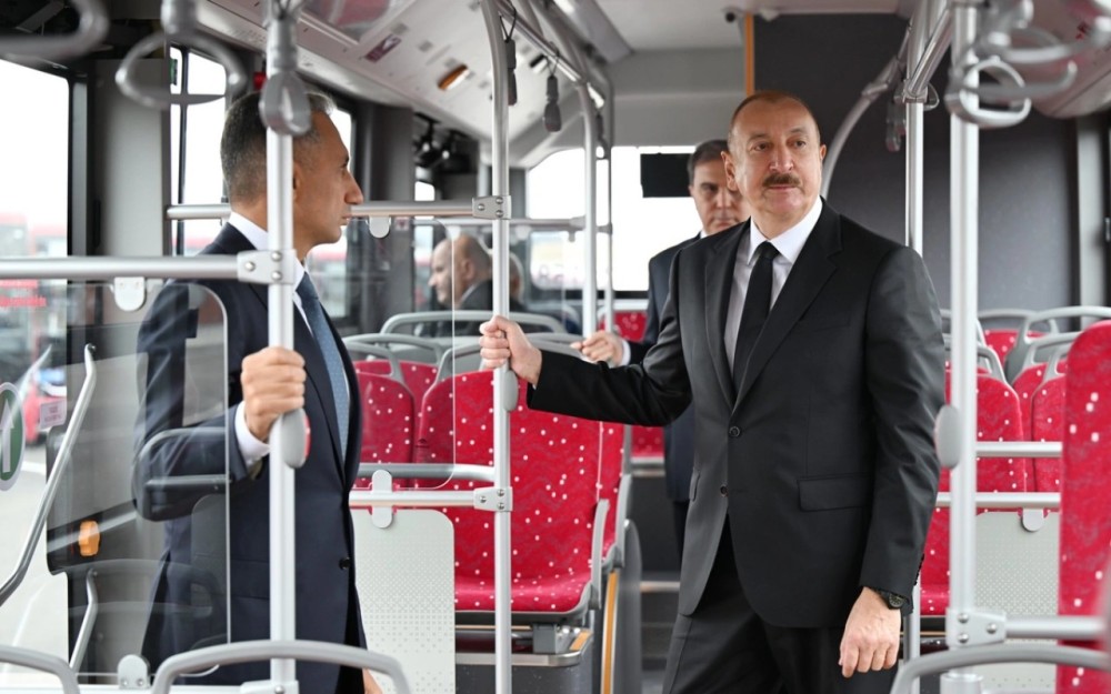 İlham Əliyev "BakuBus"un Gəncə Avtoparkının açılışında /FOTOLAR
